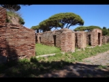 07167 ostia - regio i - insula xii - edificio (i,xii,9) - westfront am cardo maximus - 06-2024.jpg